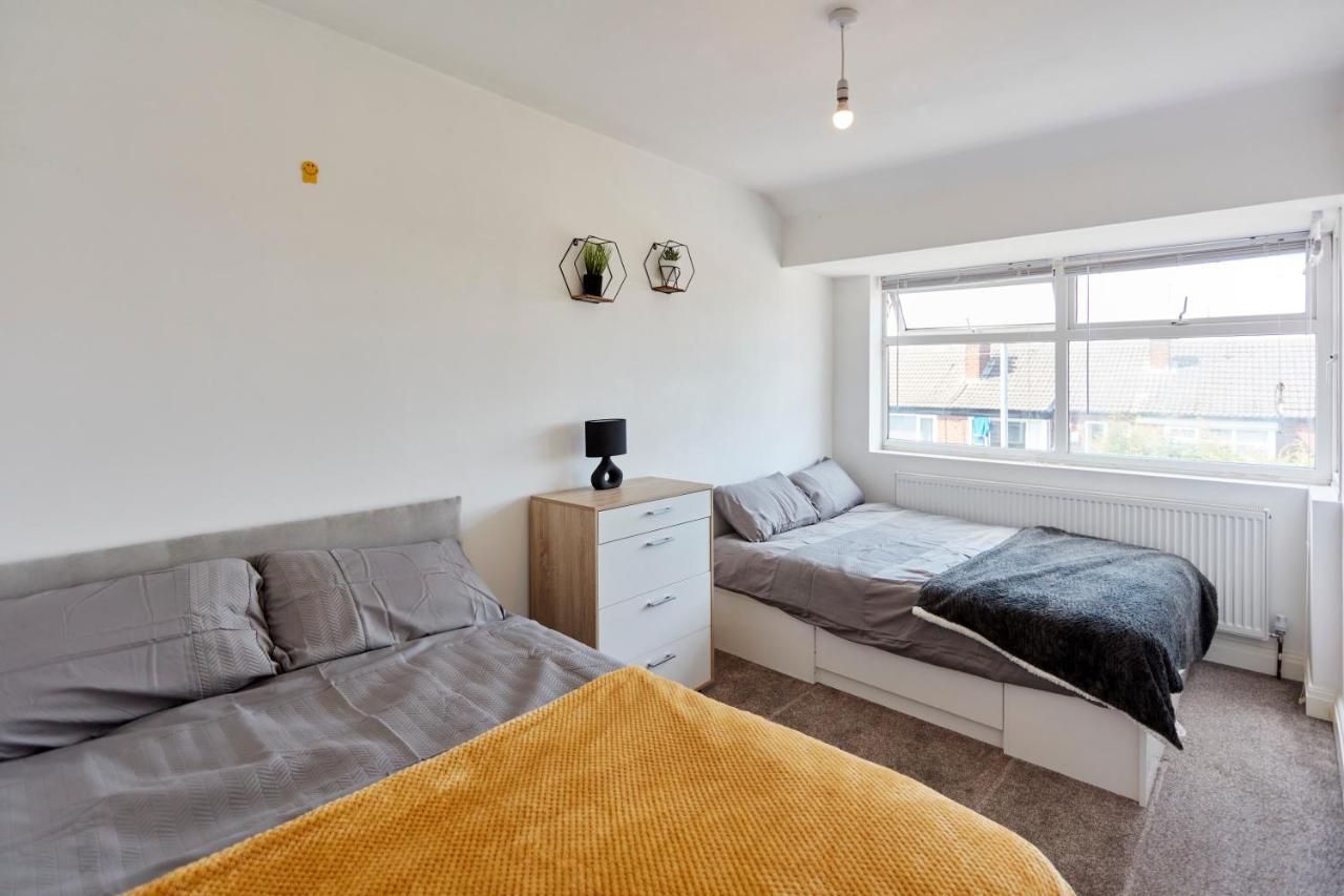 Spacious Home Close To City Centre Location Лидс Экстерьер фото