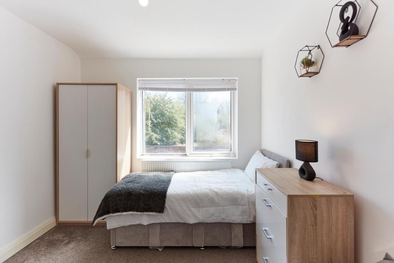 Spacious Home Close To City Centre Location Лидс Экстерьер фото