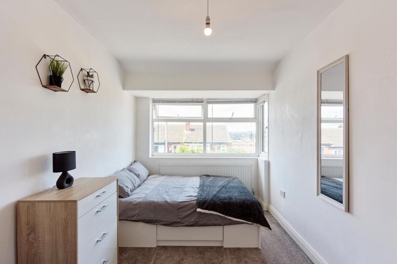 Spacious Home Close To City Centre Location Лидс Экстерьер фото