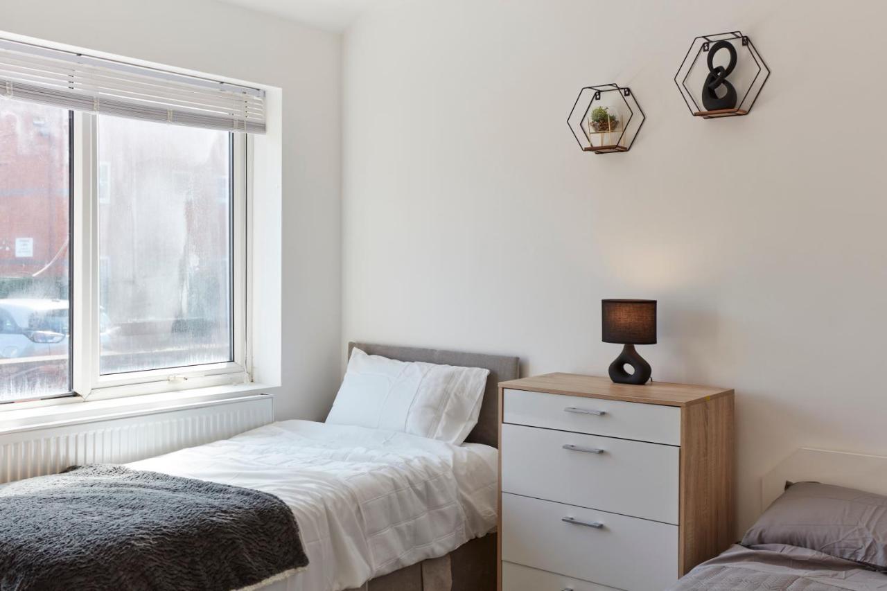 Spacious Home Close To City Centre Location Лидс Экстерьер фото