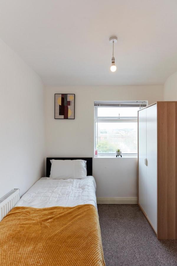 Spacious Home Close To City Centre Location Лидс Экстерьер фото